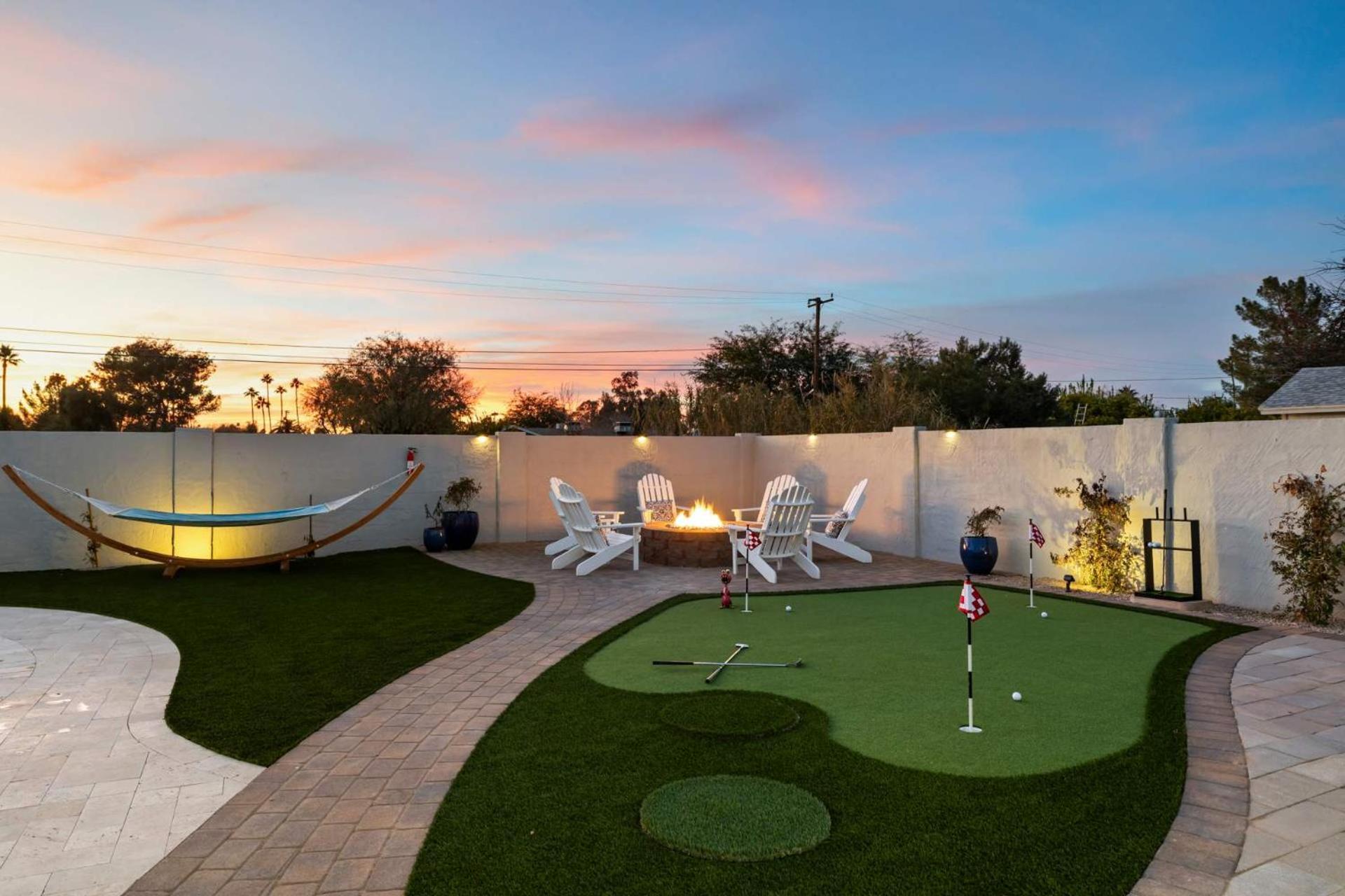 Desert Willow - Pool Pickleball Basketball Court Firepit & Putting Holiday home