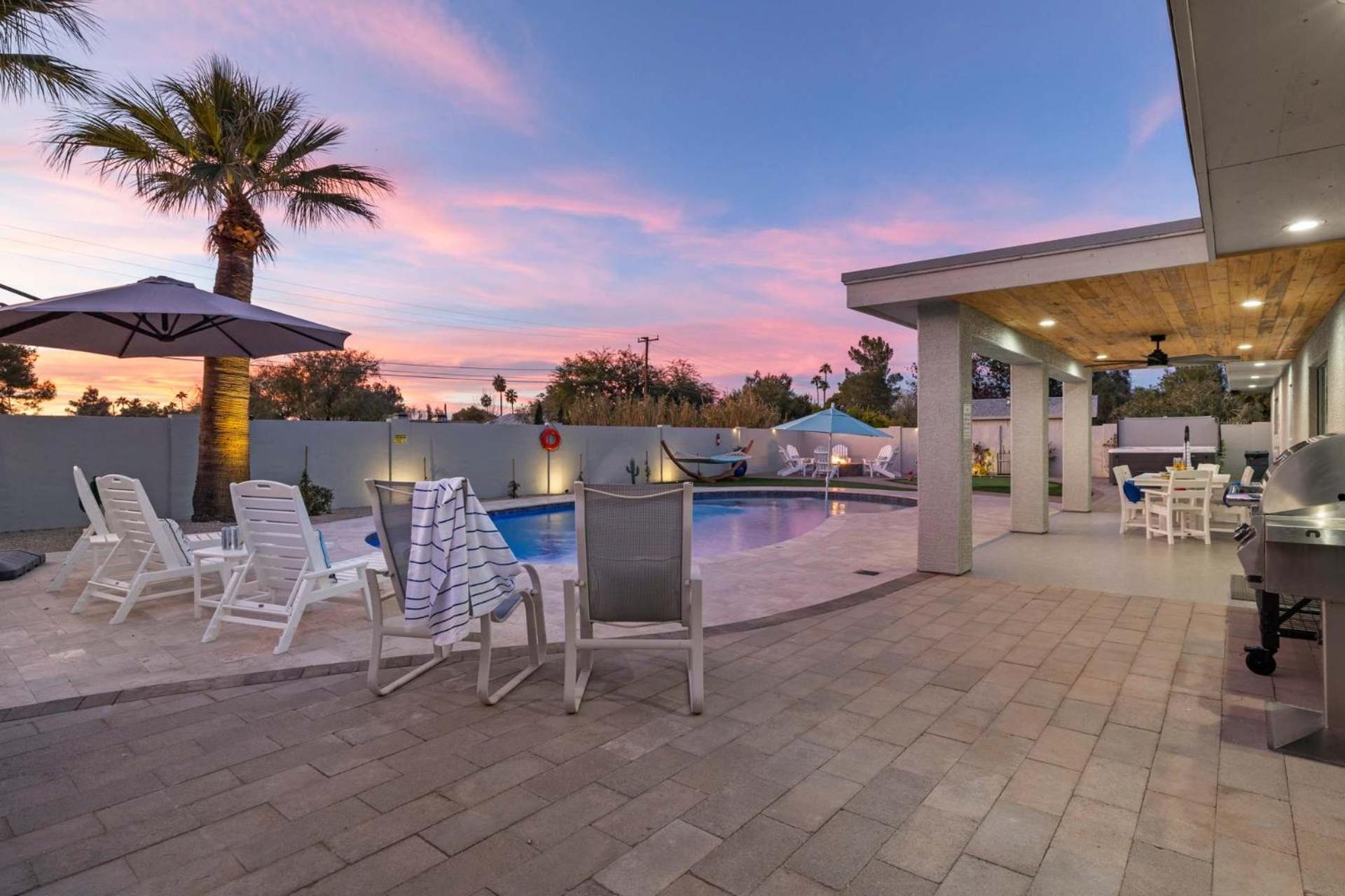Desert Willow - Pool Pickleball Basketball Court Firepit & Putting Holiday home