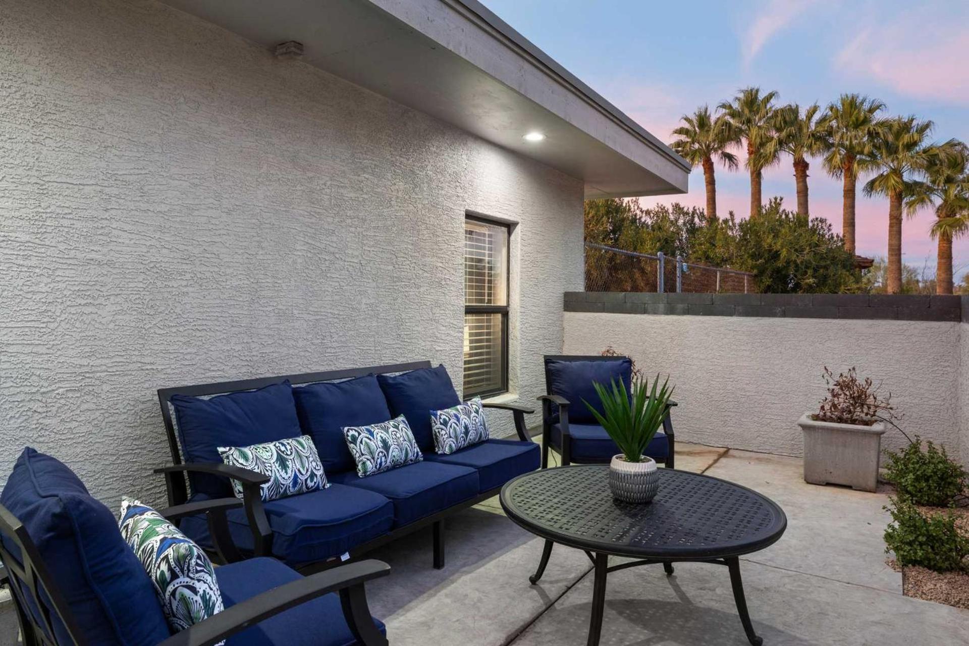 Holiday home Desert Willow - Pool Pickleball Basketball Court Firepit & Putting *