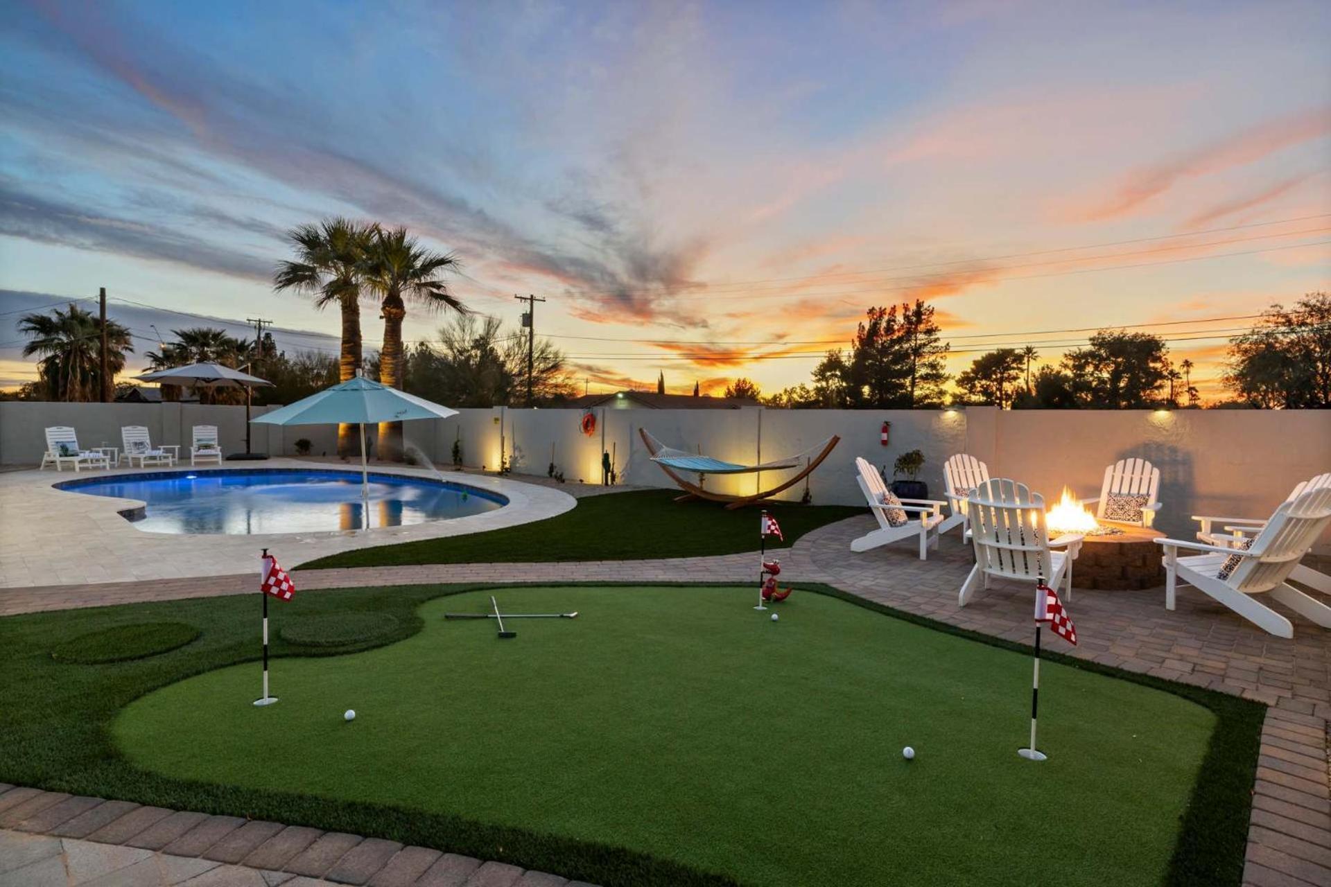 Holiday home Desert Willow - Pool Pickleball Basketball Court Firepit & Putting