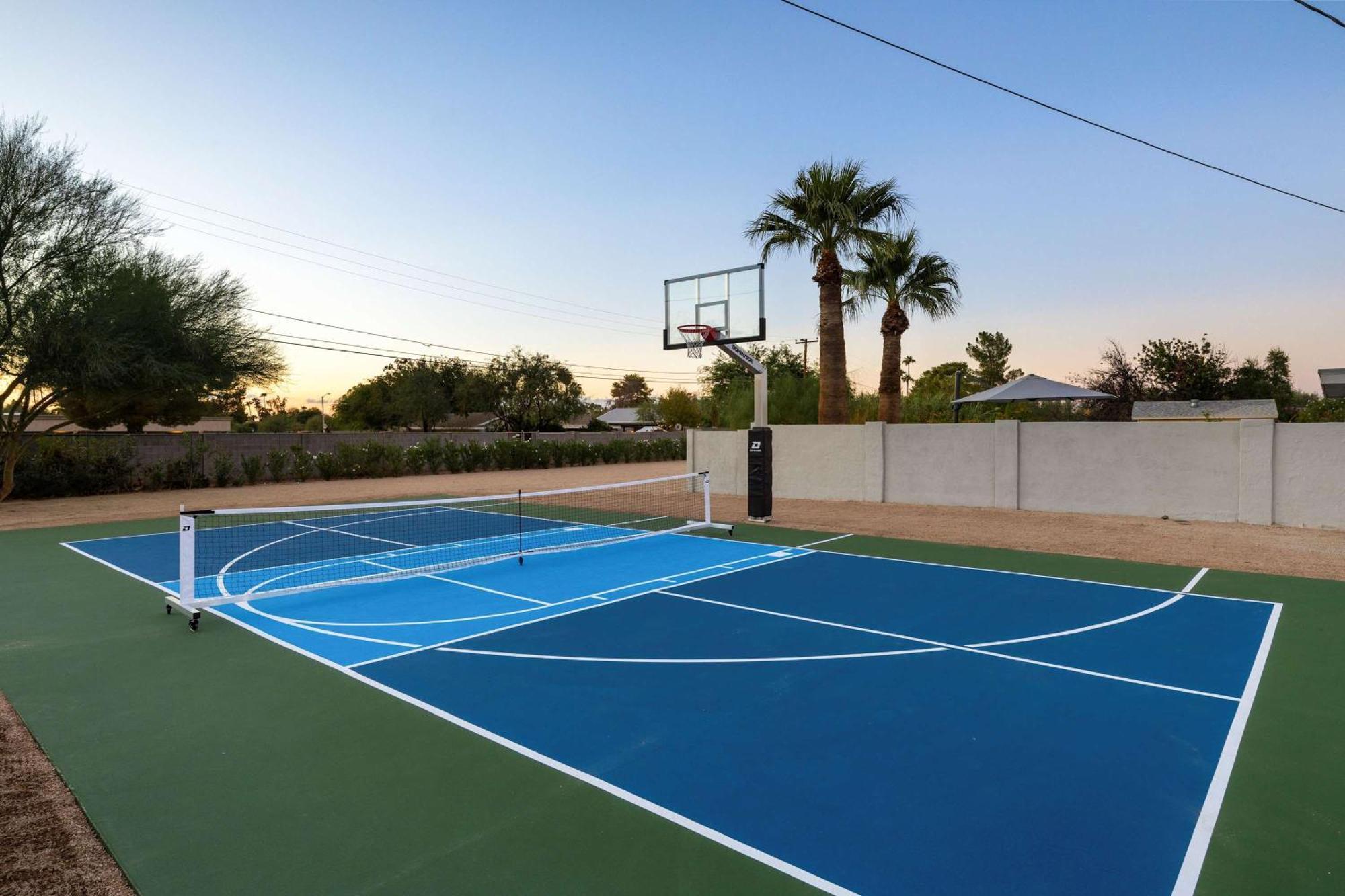 Holiday home Desert Willow - Pool Pickleball Basketball Court Firepit & Putting *