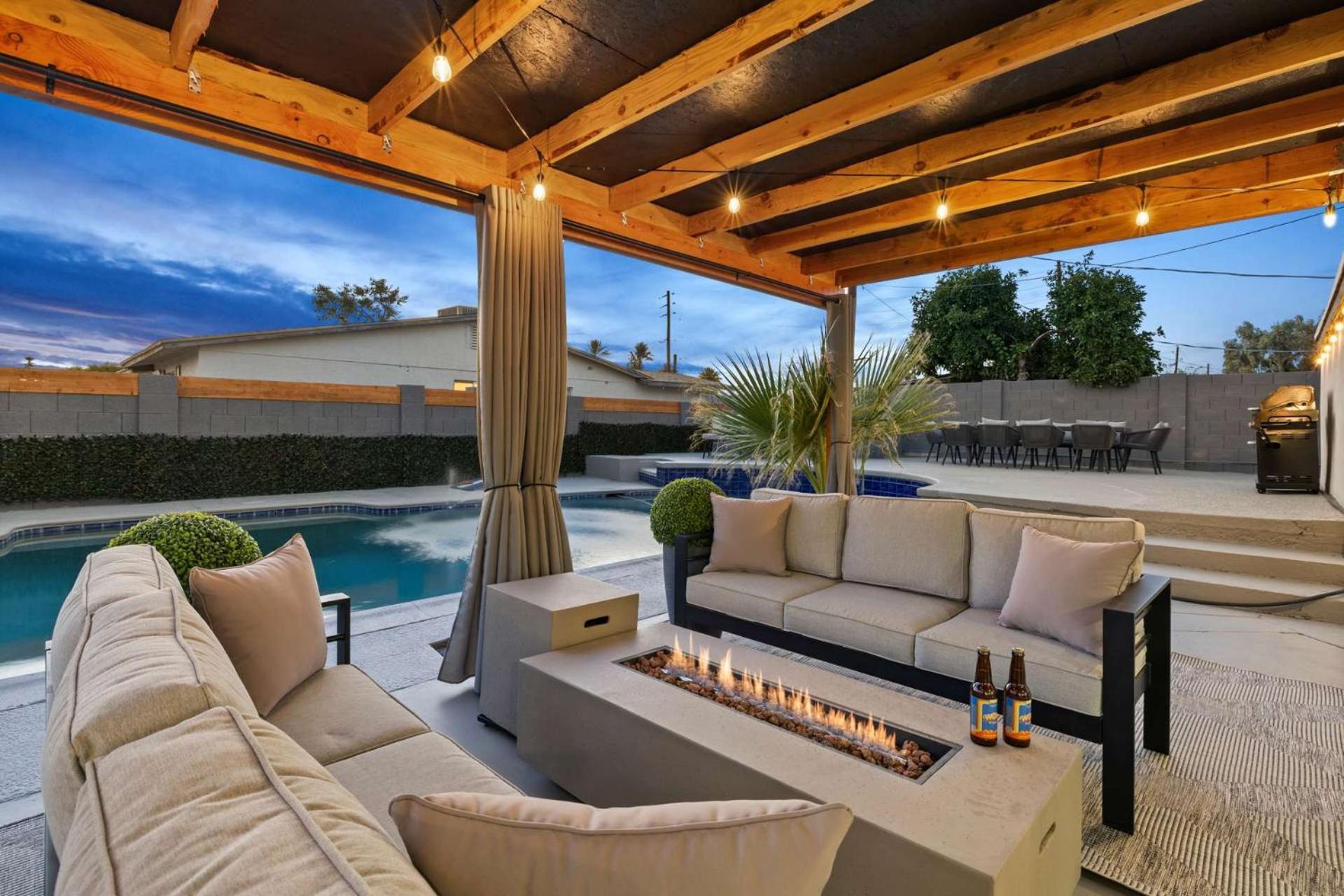 Desert Dreaming - Old Town Pool & Putt Holiday home