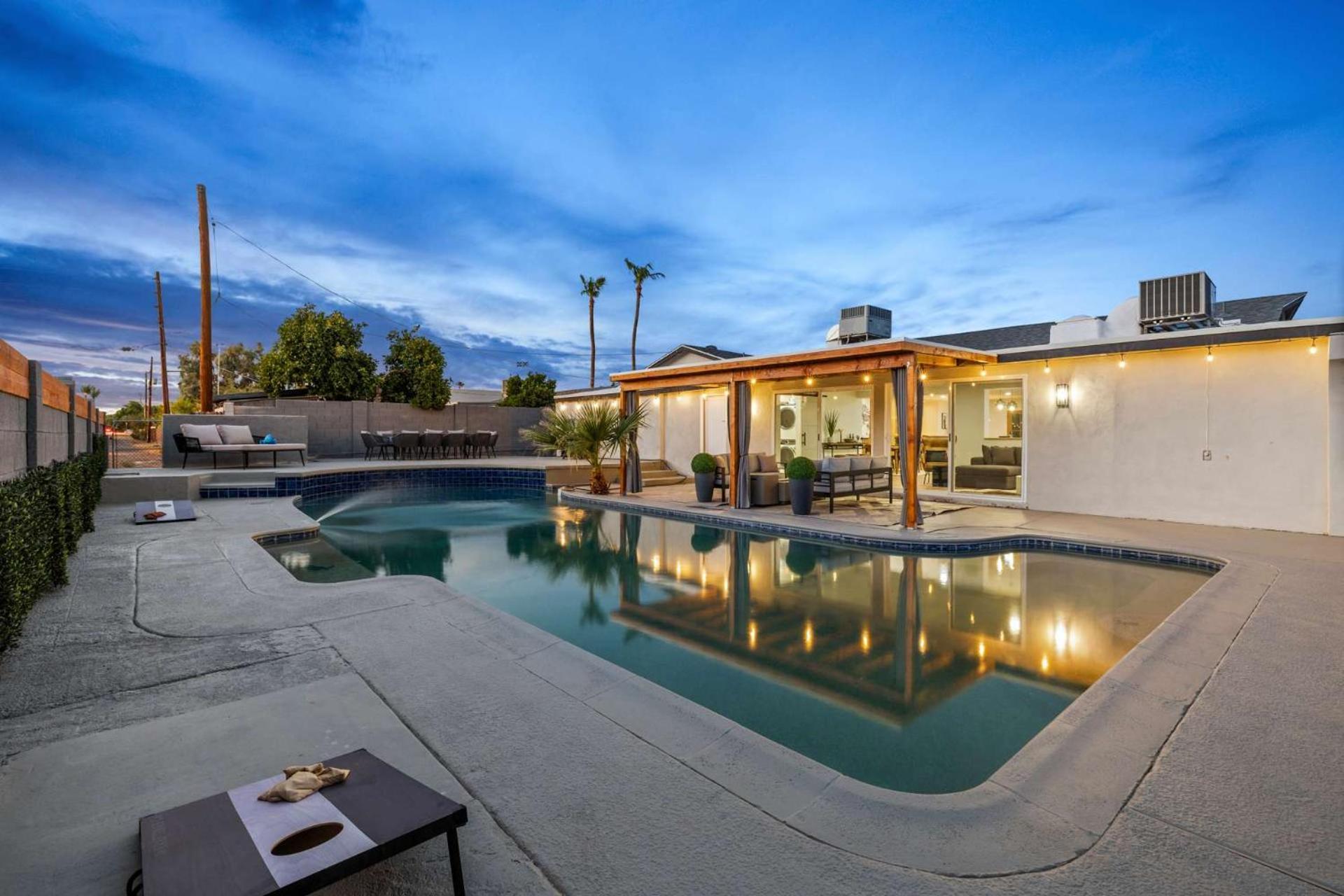 Desert Dreaming - Old Town Pool & Putt Scottsdale