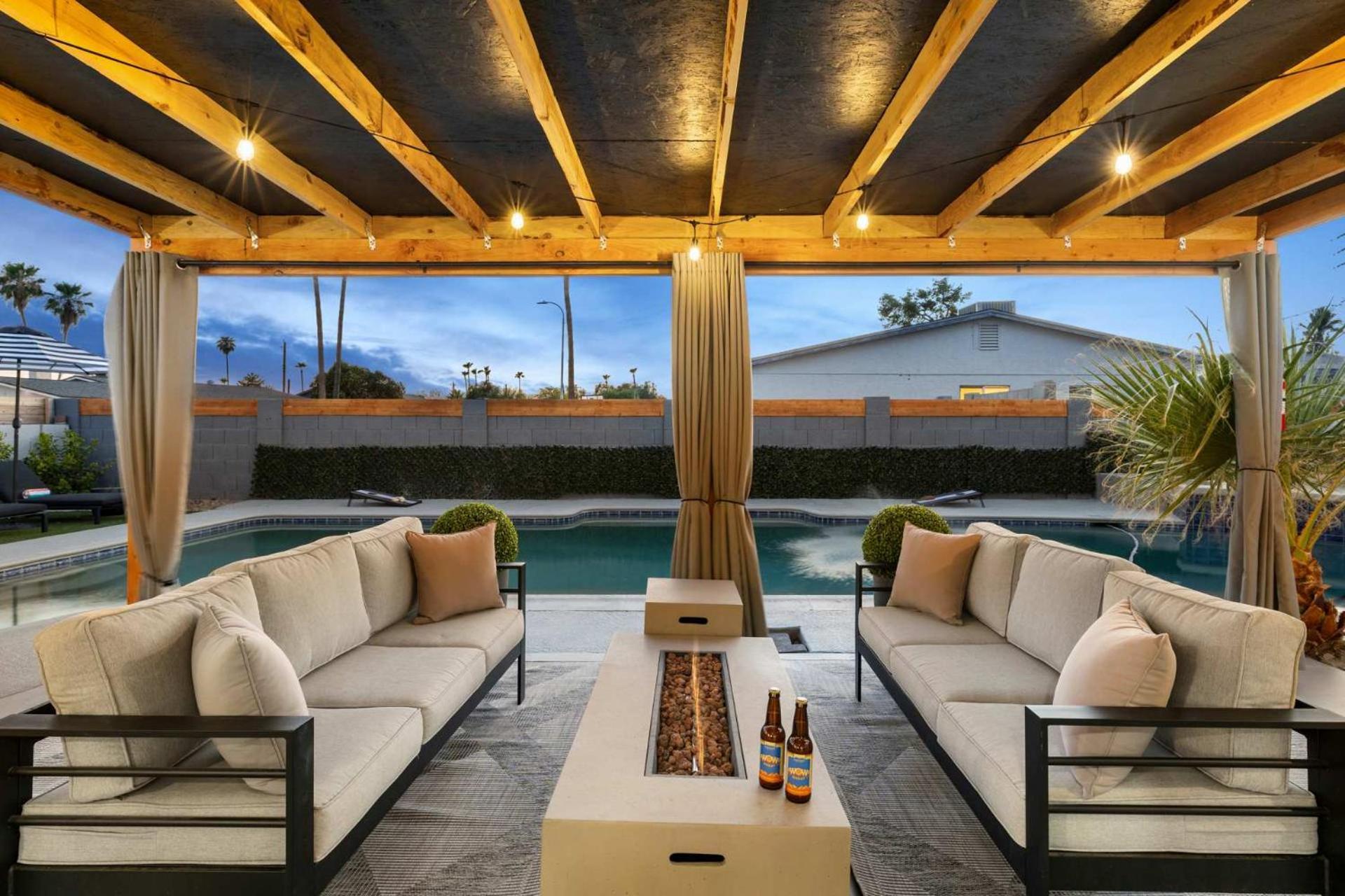 Desert Dreaming - Old Town Pool & Putt Scottsdale