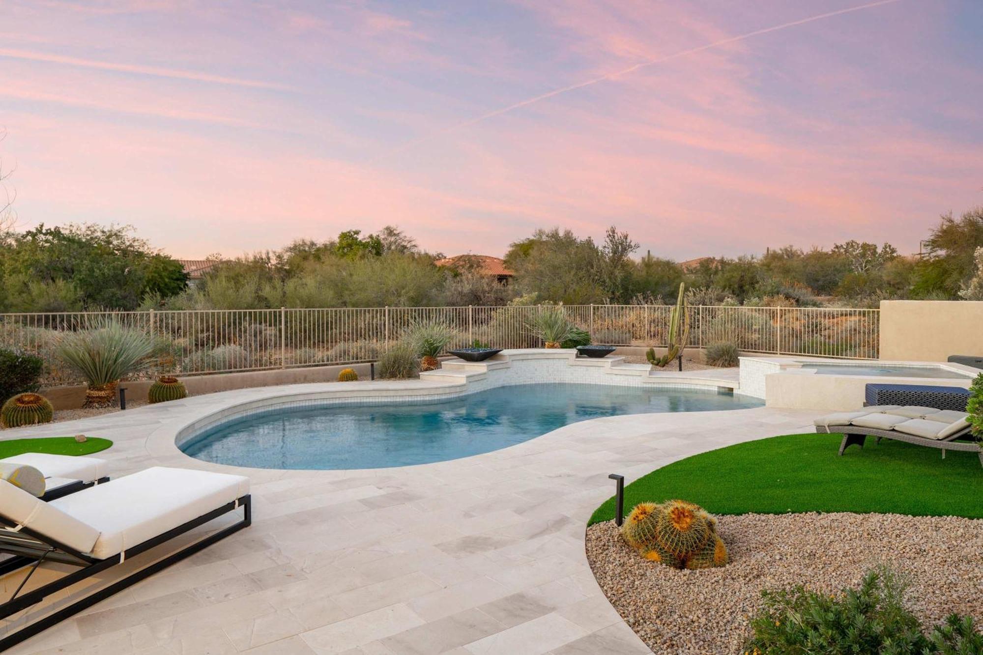 Sierra Luxe - Chic Design Dream Backyard With Pool *