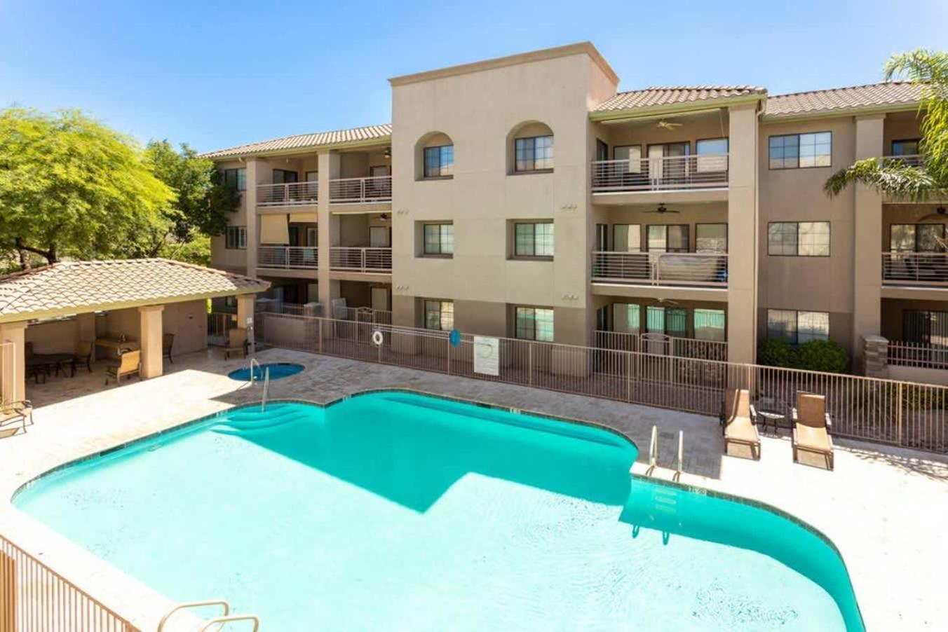 Holiday home Saguaro Sunrise -luxe With Balcony & Pool