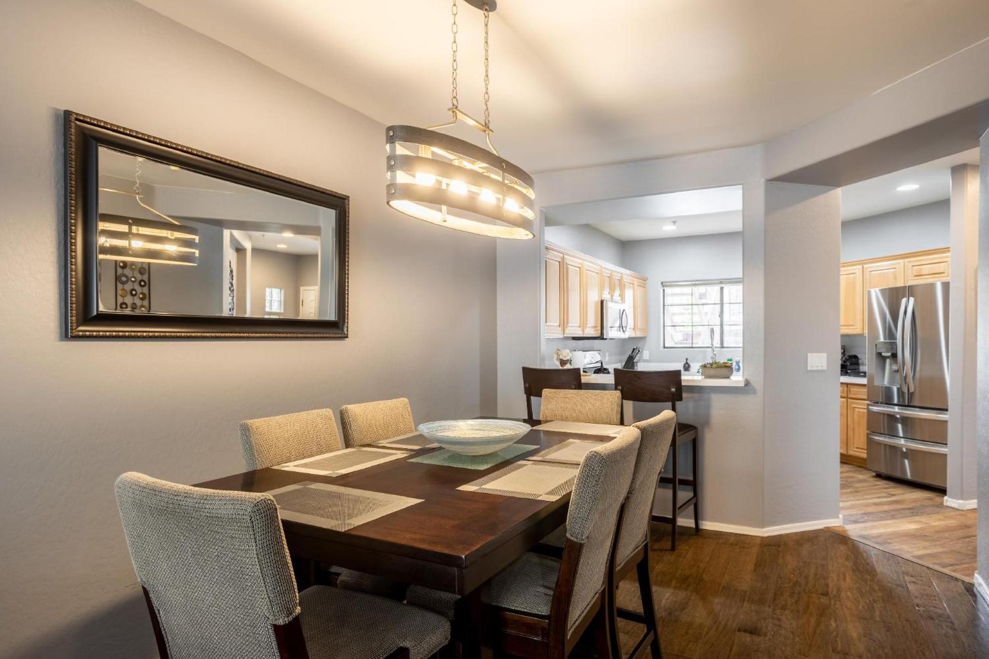 Saguaro Sunrise -luxe With Balcony & Pool Holiday home Scottsdale