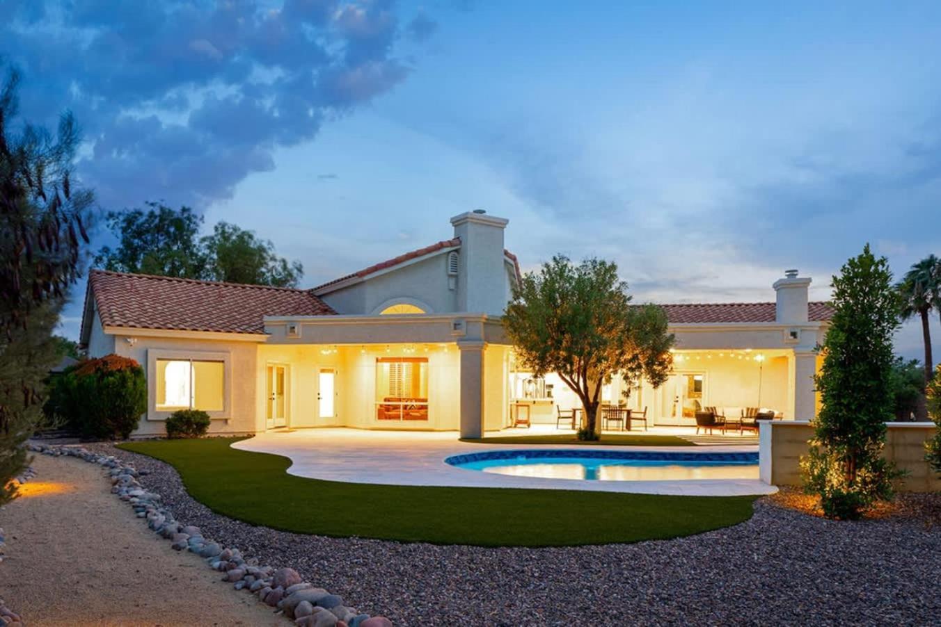 Paradise - Modern Luxe With Pool & Putt Holiday home *