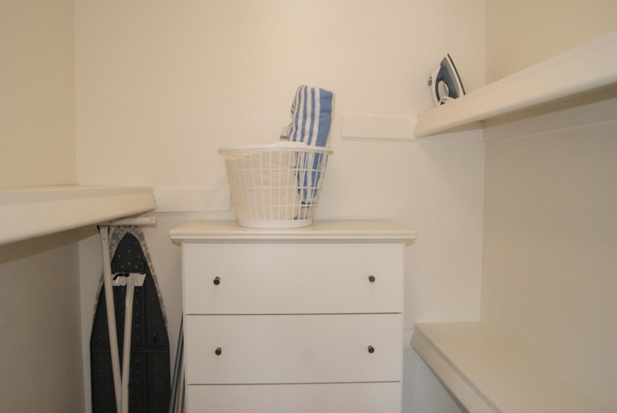 214 Fully Furnished 1br Suite-outdoor Pool