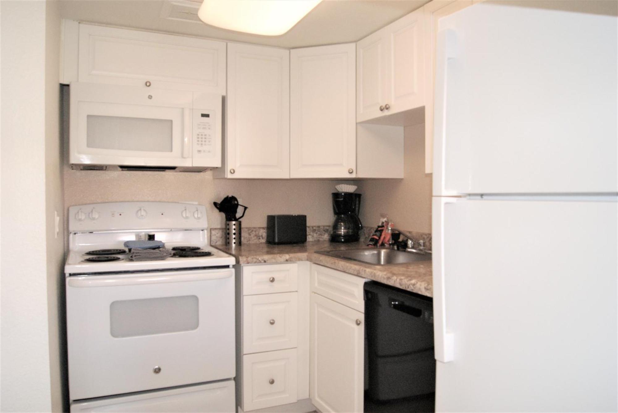 Apartment 214 Fully Furnished 1br Suite-outdoor Pool *