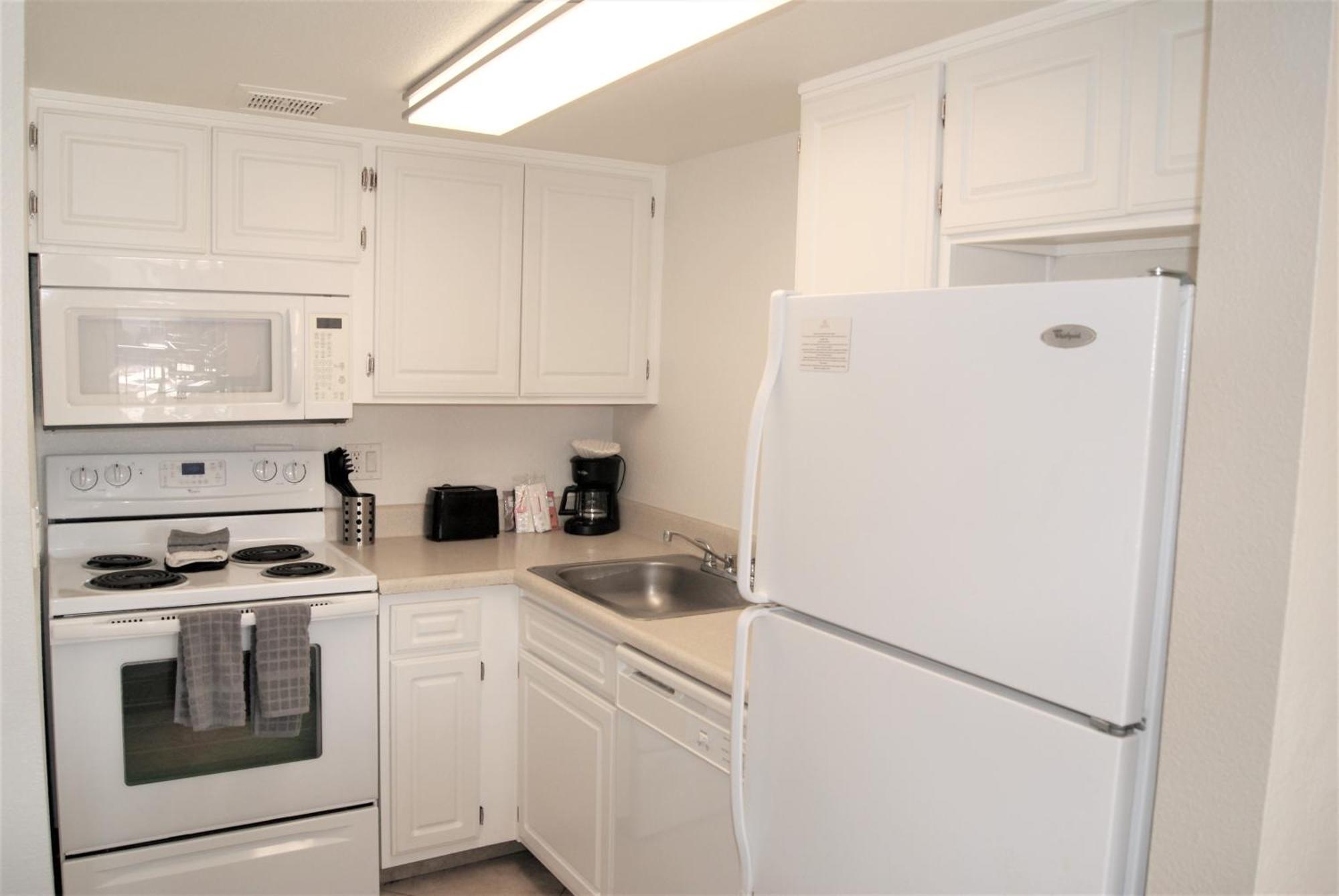 Apartment 218 Fully Furnished 1br Suite-outdoor Pool *