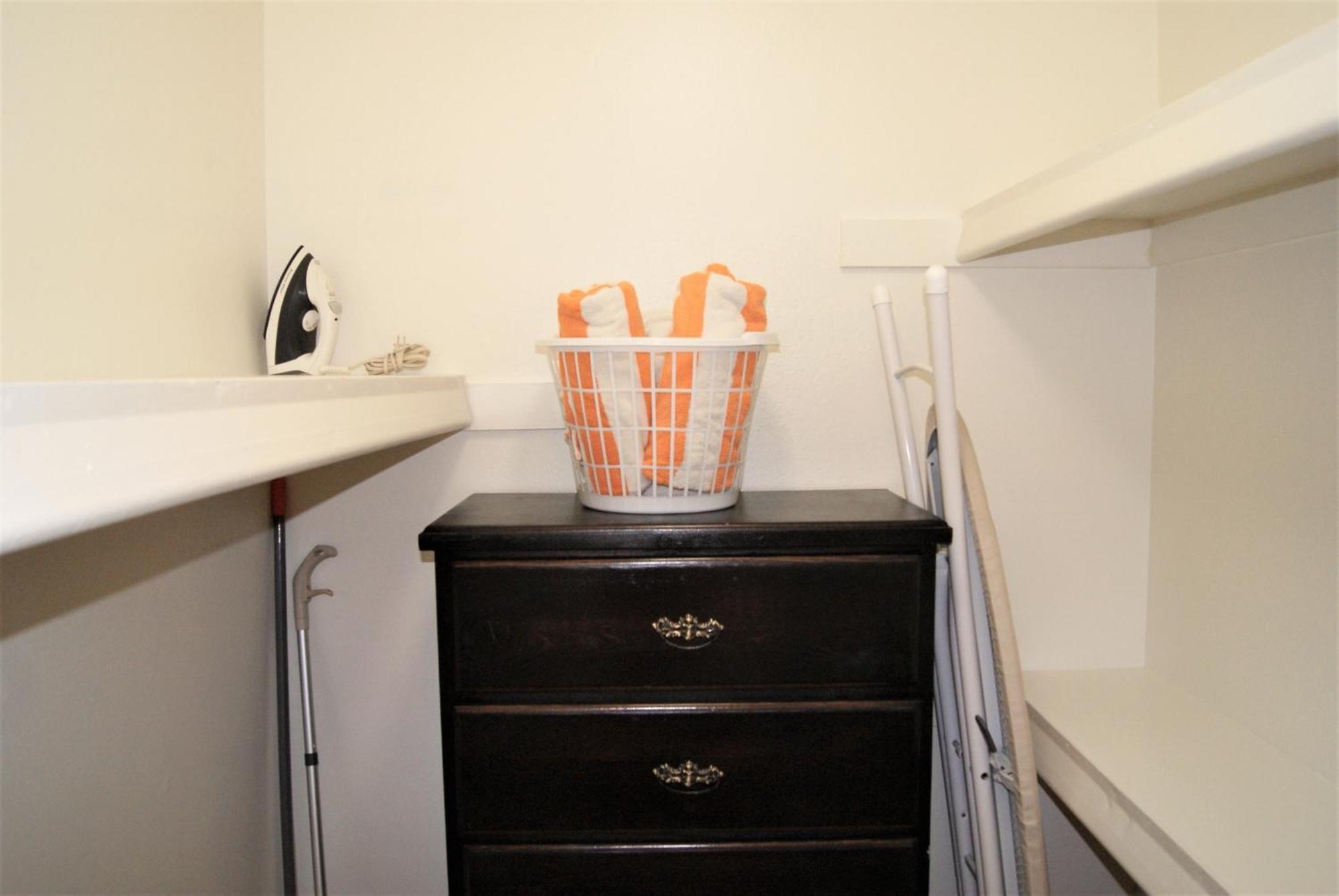 127 Fully Furnished 1br Suite-prime Location