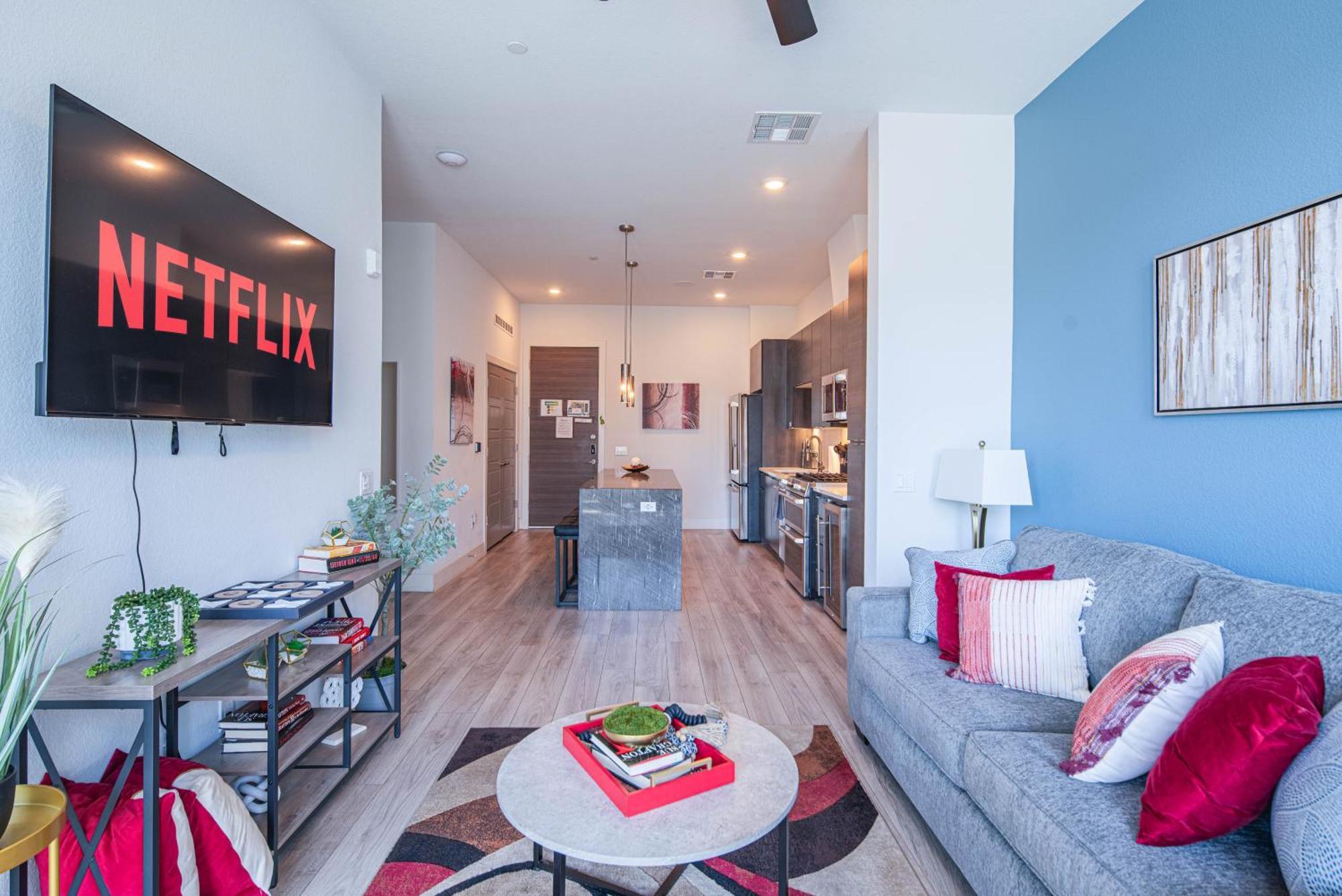 Apartment Private Rooftop Terrance-walk Score 81-shopping District-king Bed-parking 4003 *