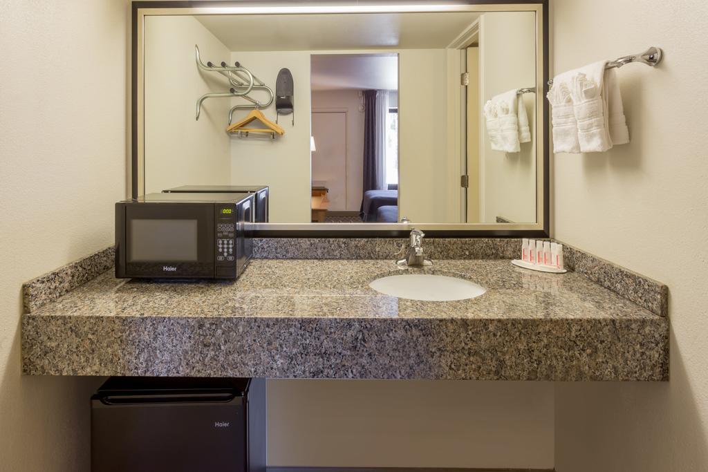 Howard Johnson By Wyndham Old Town Hotel