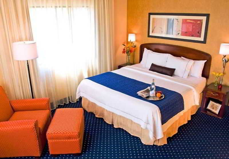 Courtyard By Marriott Old Town Hotel 3*
