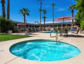 Howard Johnson By Wyndham Old Town Hotel 2*