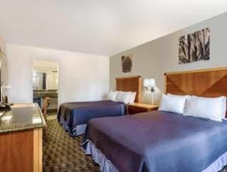 Howard Johnson By Wyndham Old Town Hotel