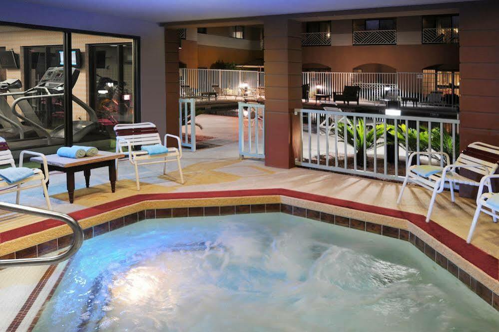 Courtyard By Marriott Old Town Hotel