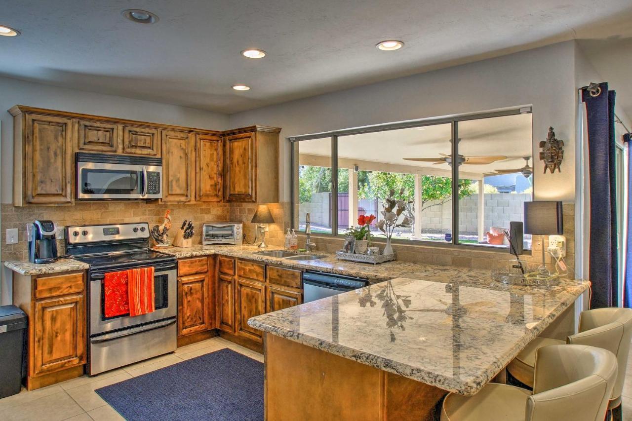 With Pool Less Than 4 Mi To Talking Stick Holiday home