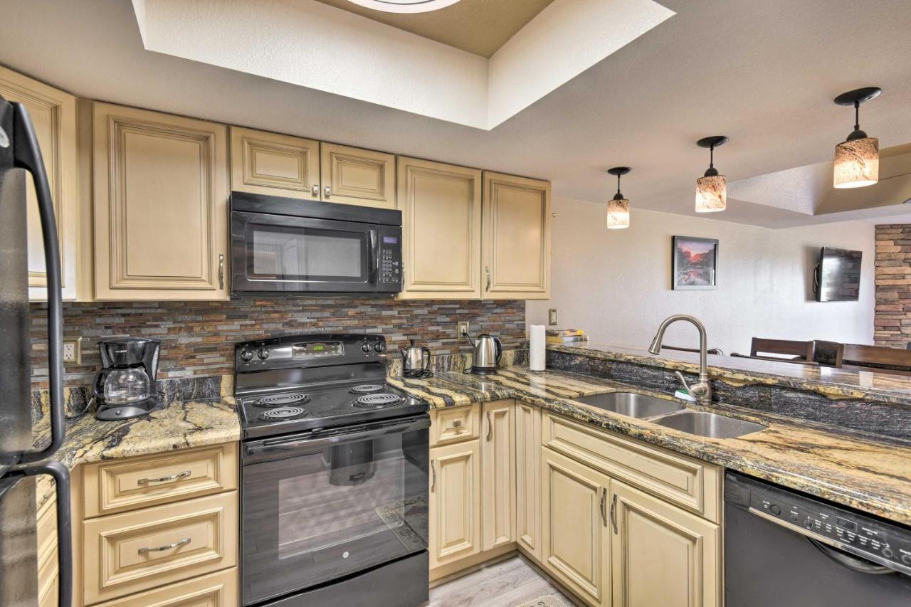 With Pool Access Hike, Swim And Shop Apartment Scottsdale
