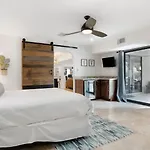 Stunning Vacation Dream Home Wbackyard Paradise