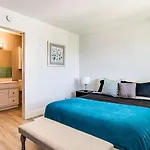Contemporary Condo In Hub Of Old Town Scottsdale