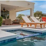 Stunning 5 Bed Luxury Oasis Heated Pool Hot Tub