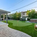Old Town Family Retreat-Free Heated Pool-Spa-Putt Grn-Gym