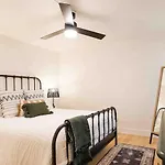 Heated Pool & Hot Tub-Walk To Old Town Condo!