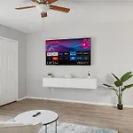 Stylish 1Br Suite With Pool Access & Free Parking