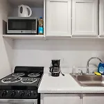 Cozy Scottsdale Studio - King Bed, Pool, & Parking