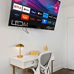 Cozy Scottsdale Studio - King Bed, Pool, & Parking
