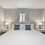 Cozy Modern 2B2B With Free Parking