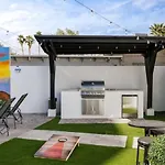 489 Massive 5 Bedroom Walk To Old Town