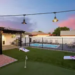 Old Town Cactus Casa With Master, Hot Tub, Putt Putt