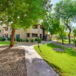 Scottsdale Condo Community Pool, Walkable Area