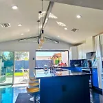5 Bdr 4 Bth Walk To Old Town 12 Min Airport Pool Table