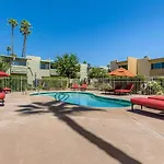 Camelback 446 At Fashion Square