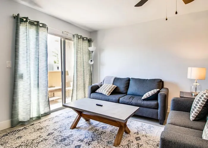 Contemporary Condo In Hub Of Old Town Scottsdale