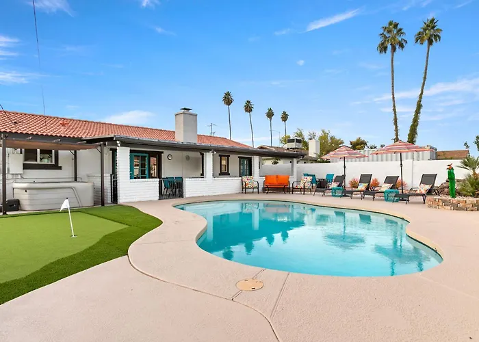 Old Town Oasis Wheated Pool, Hot Tub, & Fire Pit