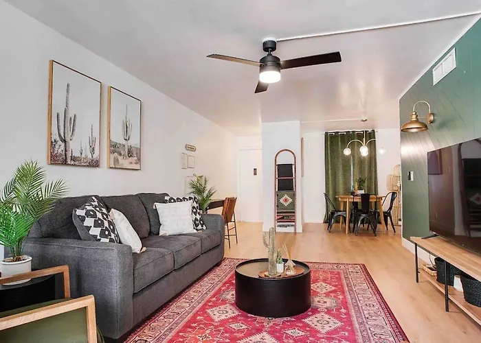 Heated Pool & Hot Tub-Walk To Old Town Condo!