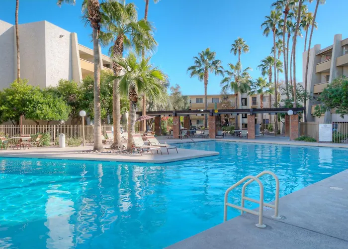 Exquisite 2Br Condo W Pool Near Old Town