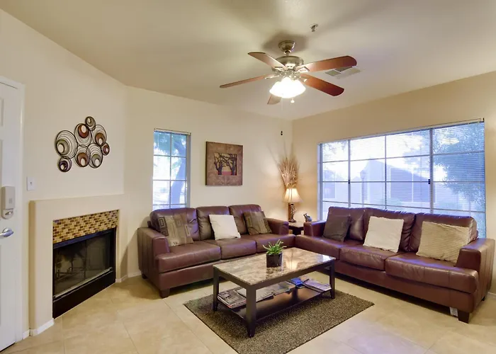 Scottsdale Condo Community Pool, Walkable Area