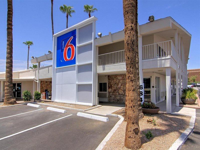 6 Old Town Fashion Square Hotel 3*