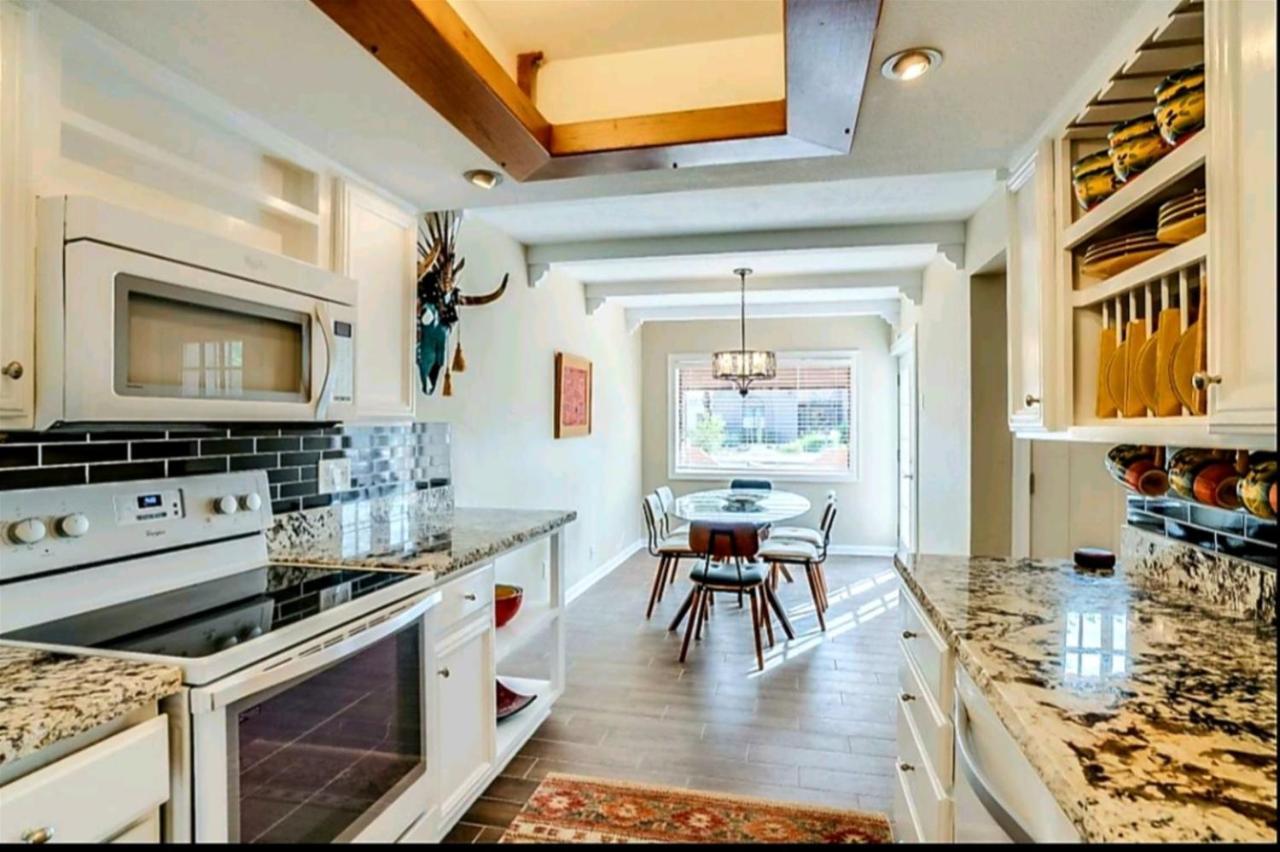 Tranquil Oasis Near Old Town, Hot Tub, Mountain Views Holiday home *