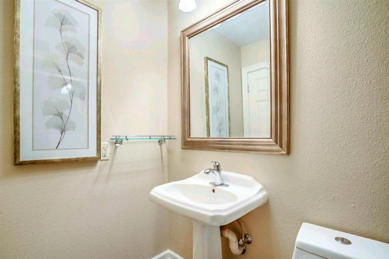 Tranquil Oasis Near Old Town, Hot Tub, Mountain Views Holiday home