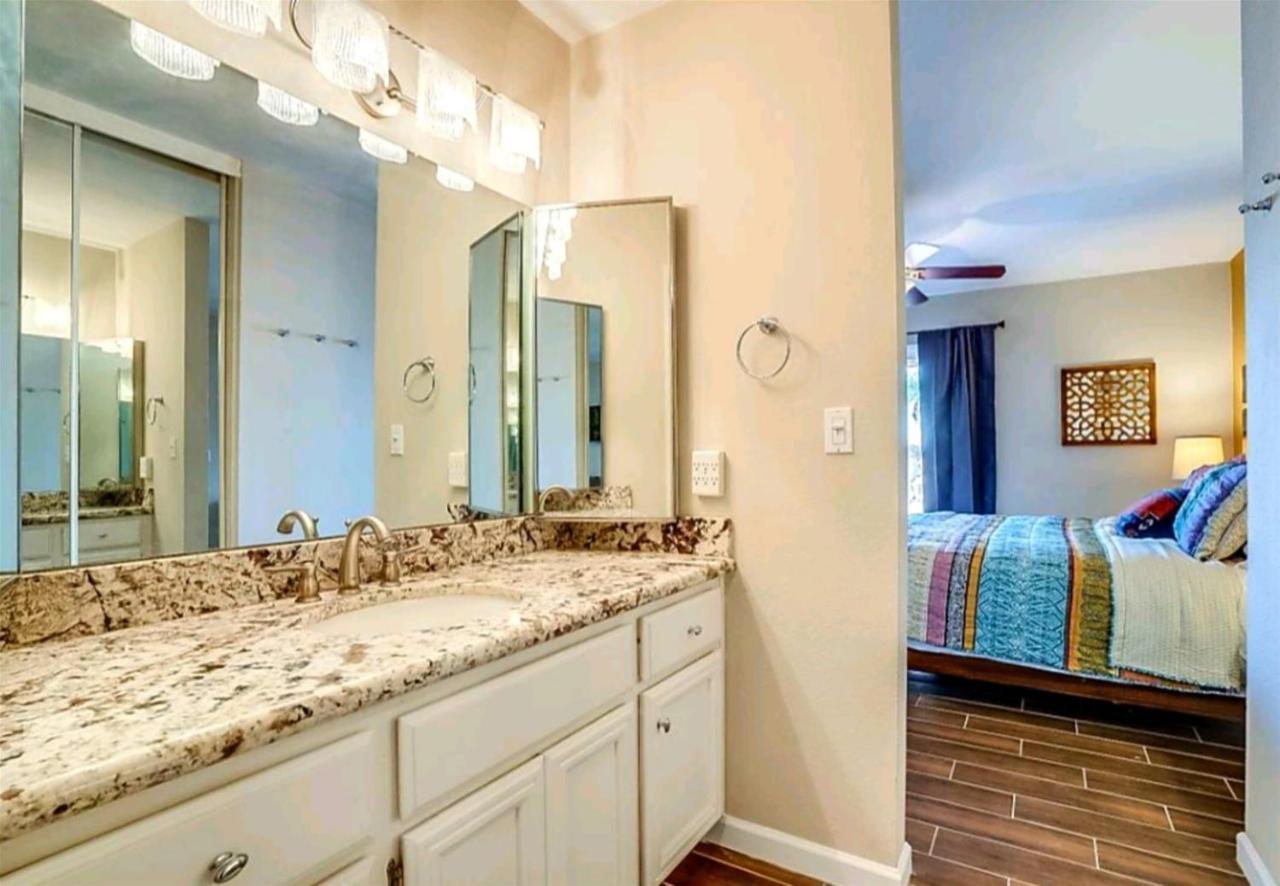 Tranquil Oasis Near Old Town, Hot Tub, Mountain Views Holiday home