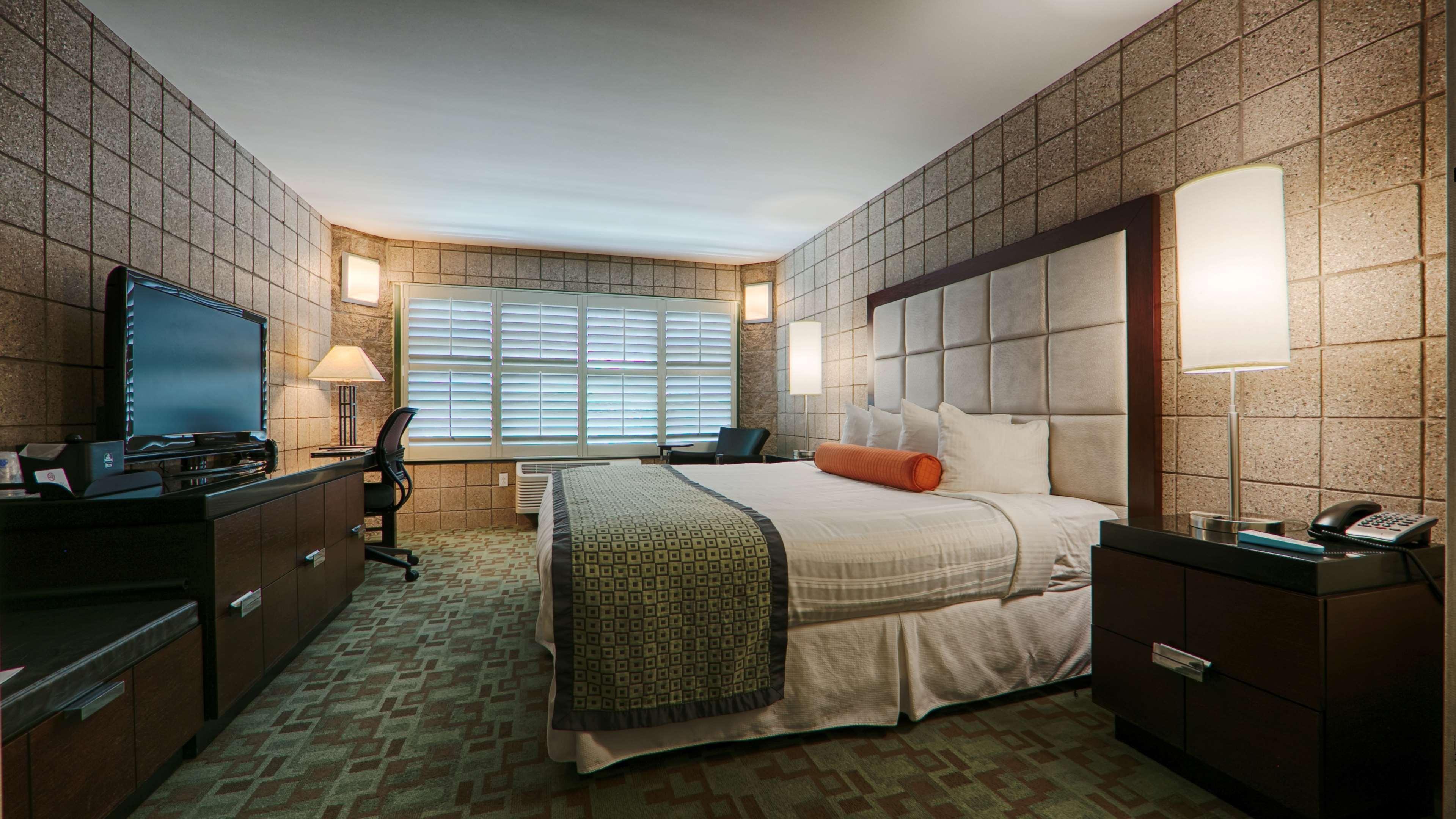 Western Sundial Hotel 3*