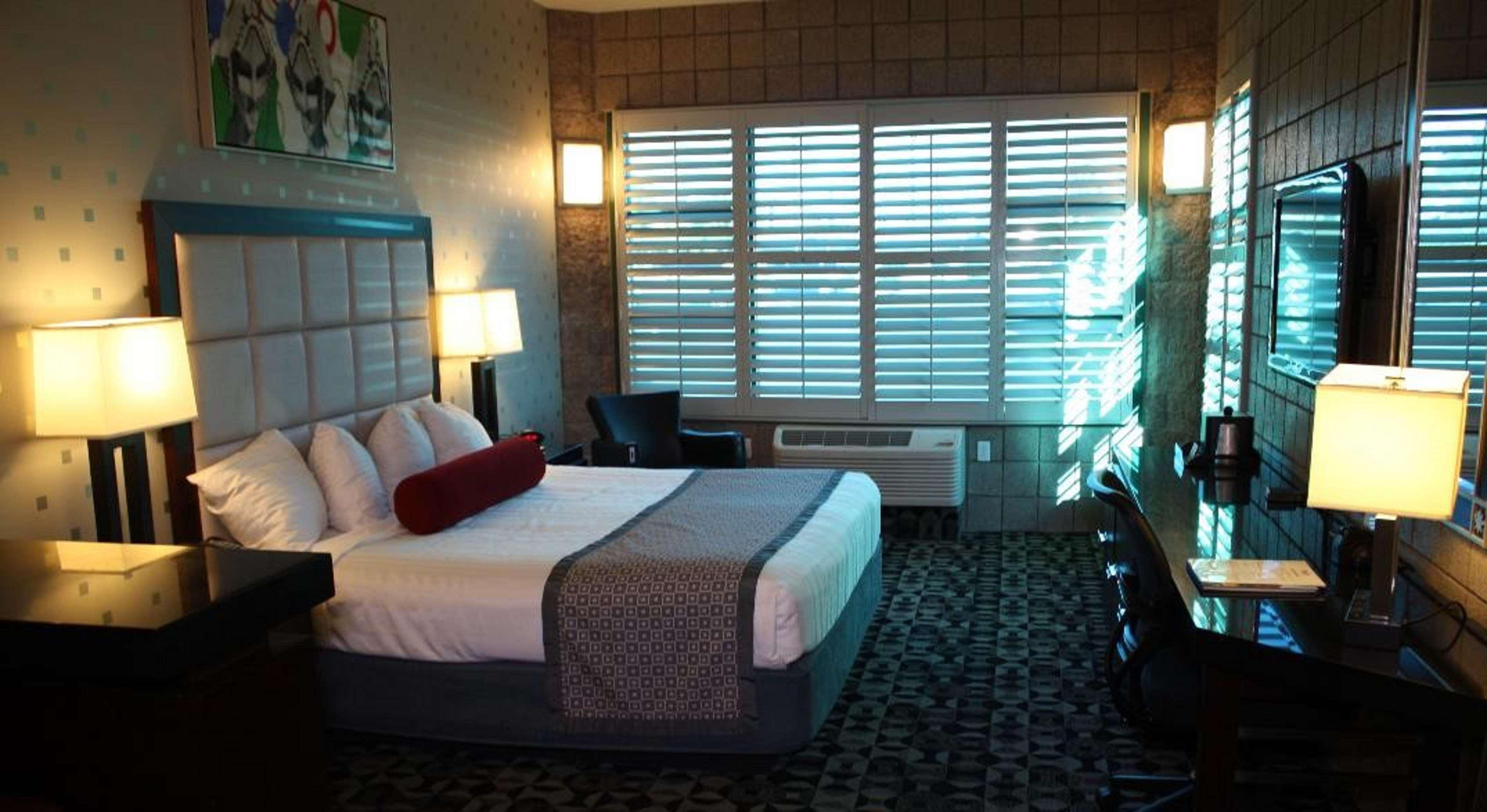 Western Sundial Hotel Scottsdale