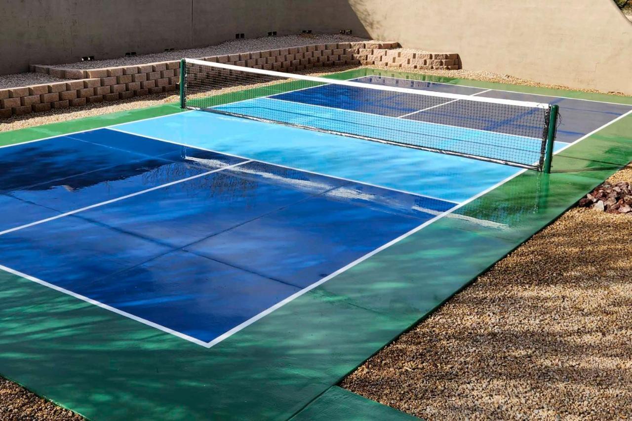 Pickleball, Heated Pool And Hot Tub Holiday home